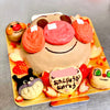 立体的なキャラクターケーキと、マジパンを使って作ったお人形の特注ケーキ。そこにフルーツUP!苺の季節だったので、苺をたっぷりと飾り付け仕上げました。